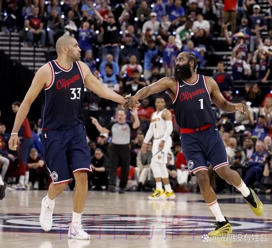 泰伦卢还不调内线？祖巴茨要啥没啥，大洛稳护框，尼德豪泽也用用